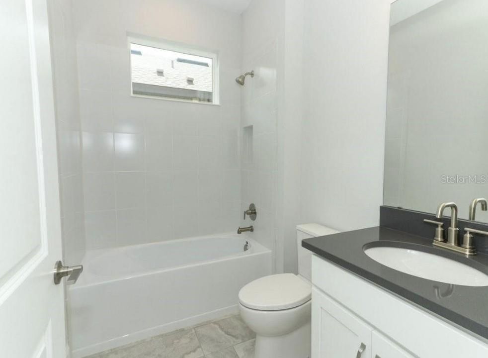 For Sale: $299,000 (2 beds, 2 baths, 1364 Square Feet)