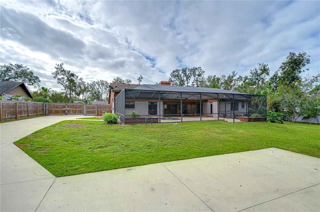 Large extended driveway!