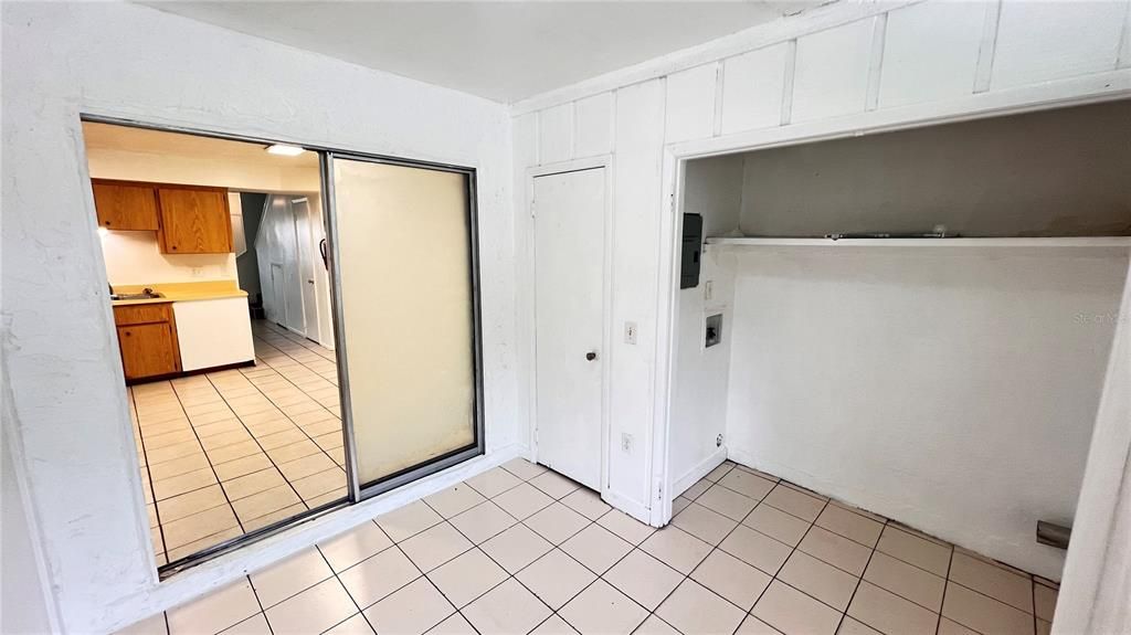 For Rent: $1,299 (2 beds, 1 baths, 1350 Square Feet)