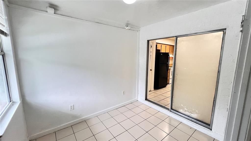 For Rent: $1,299 (2 beds, 1 baths, 1350 Square Feet)