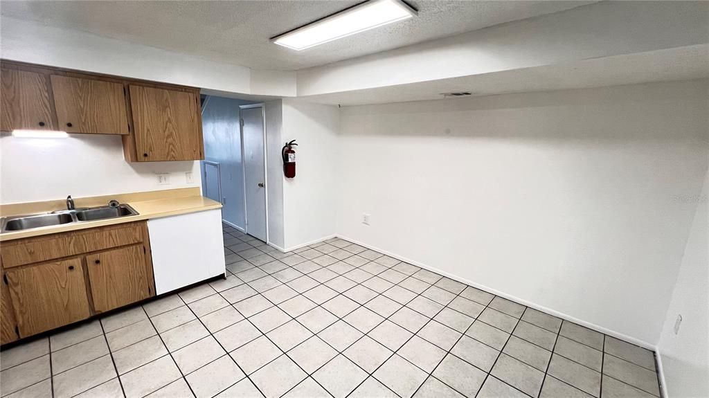 For Rent: $1,299 (2 beds, 1 baths, 1350 Square Feet)