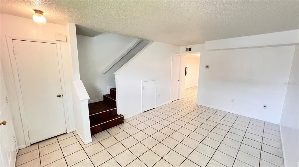 For Rent: $1,299 (2 beds, 1 baths, 1350 Square Feet)