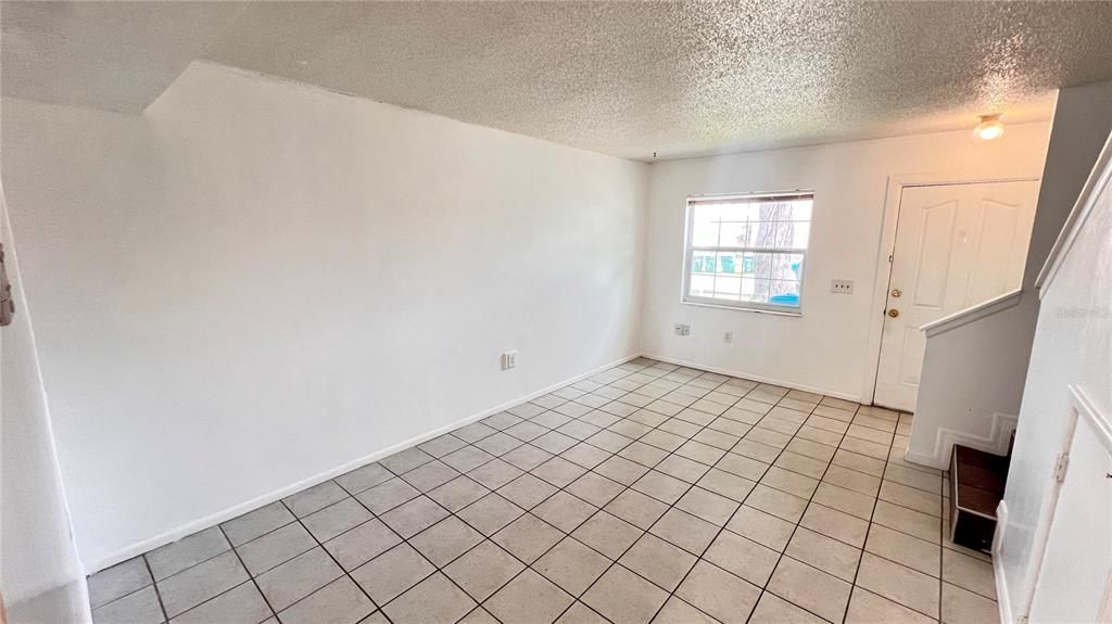 For Rent: $1,299 (2 beds, 1 baths, 1350 Square Feet)