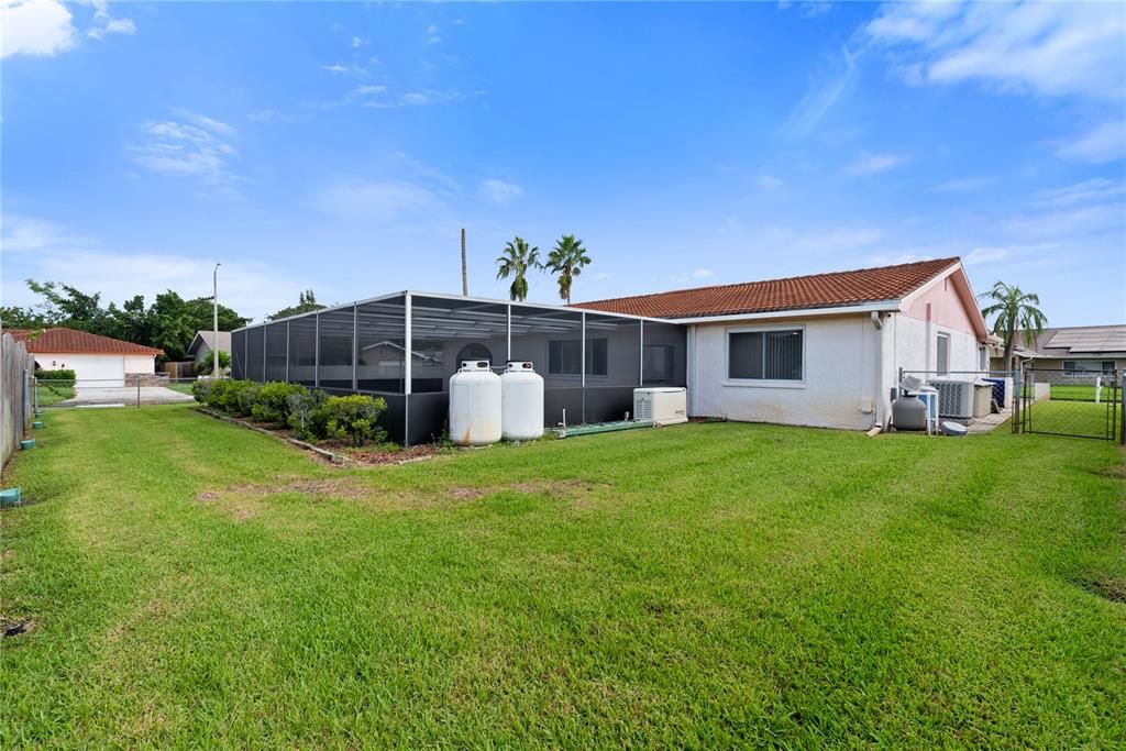 Active With Contract: $329,900 (3 beds, 2 baths, 1820 Square Feet)