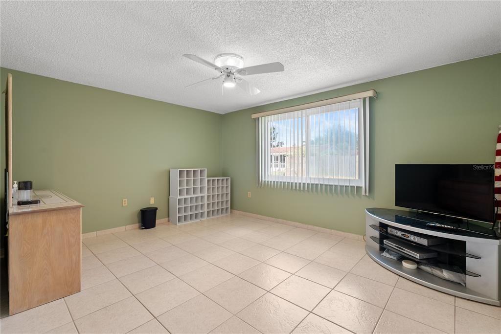 Active With Contract: $329,900 (3 beds, 2 baths, 1820 Square Feet)