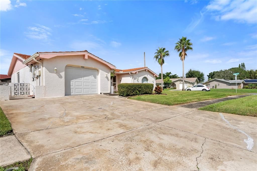 Active With Contract: $329,900 (3 beds, 2 baths, 1820 Square Feet)