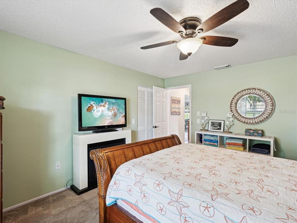 For Sale: $384,900 (2 beds, 2 baths, 1698 Square Feet)