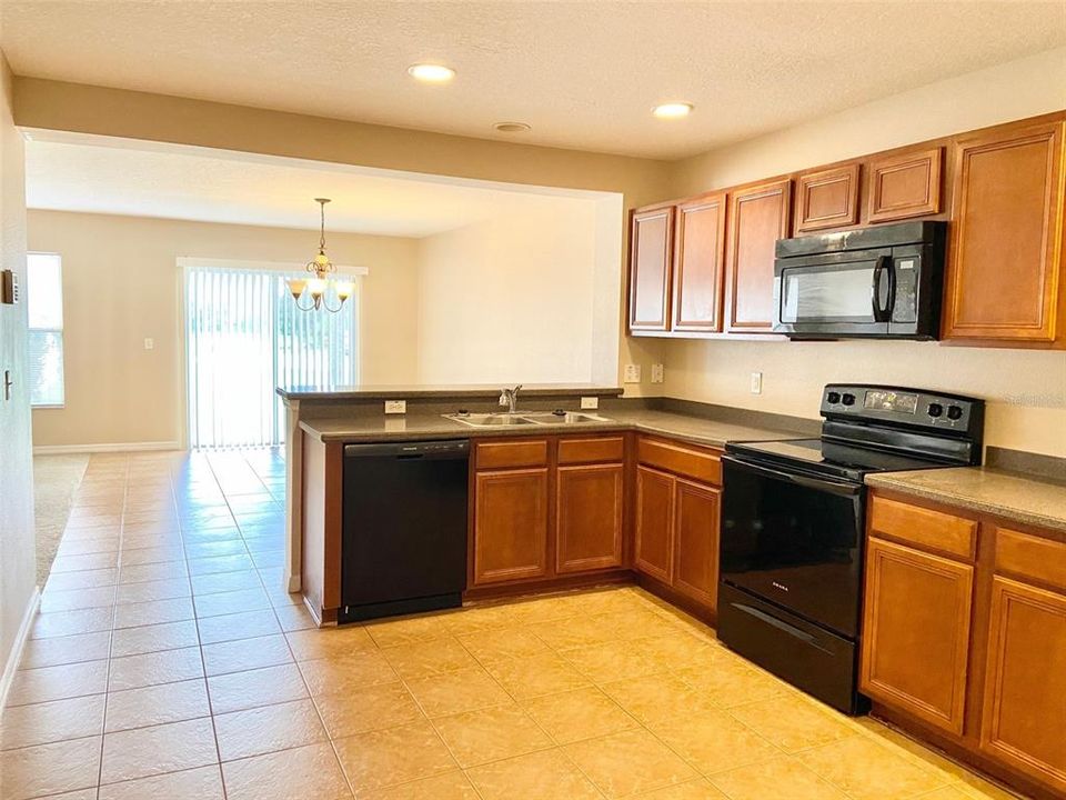 For Rent: $2,150 (3 beds, 2 baths, 1734 Square Feet)