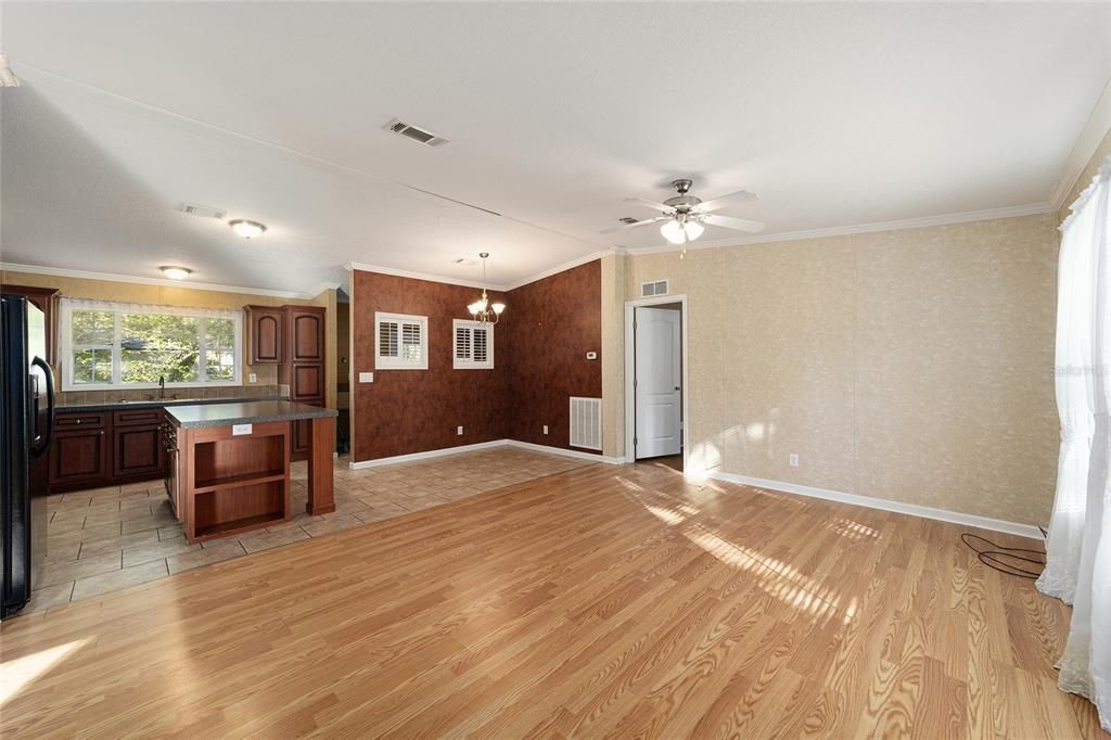 For Sale: $209,900 (3 beds, 2 baths, 1431 Square Feet)