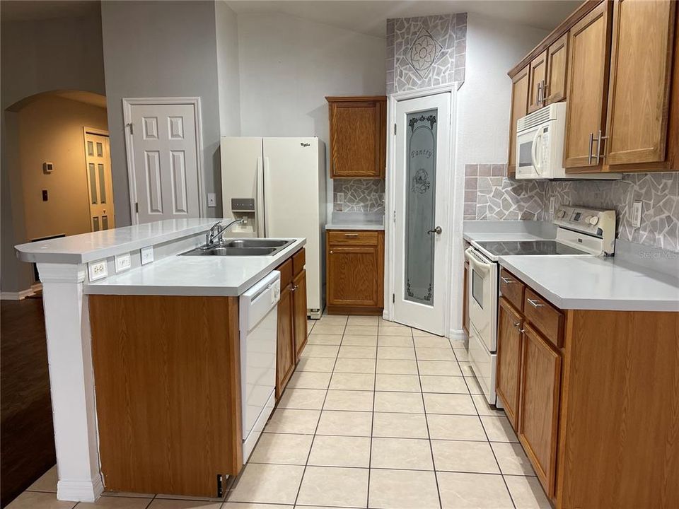 For Rent: $1,900 (3 beds, 2 baths, 1579 Square Feet)