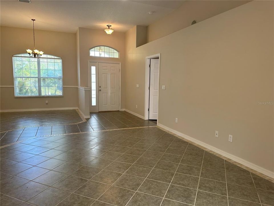 For Rent: $2,200 (3 beds, 2 baths, 1581 Square Feet)