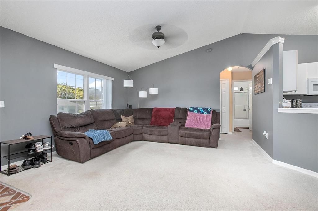 For Sale: $299,900 (3 beds, 2 baths, 1208 Square Feet)