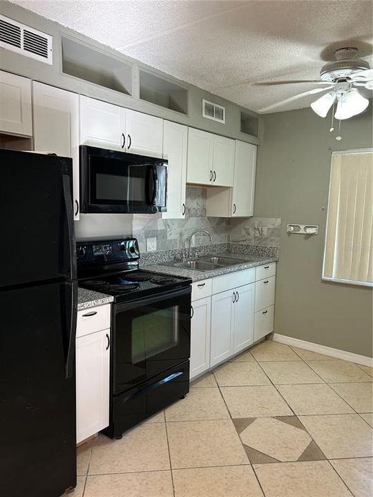 For Rent: $1,500 (2 beds, 1 baths, 784 Square Feet)