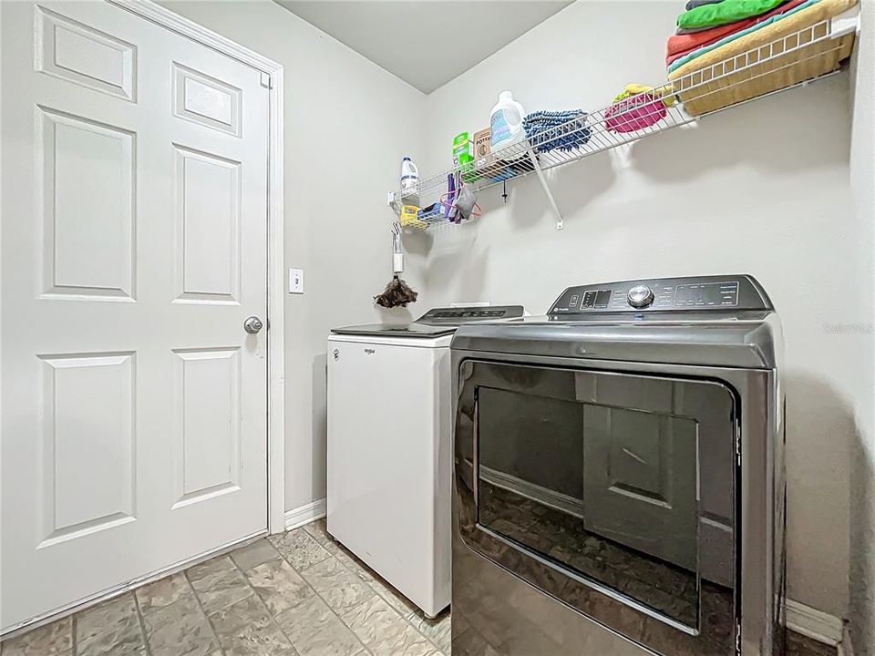 For Sale: $290,000 (3 beds, 2 baths, 1459 Square Feet)