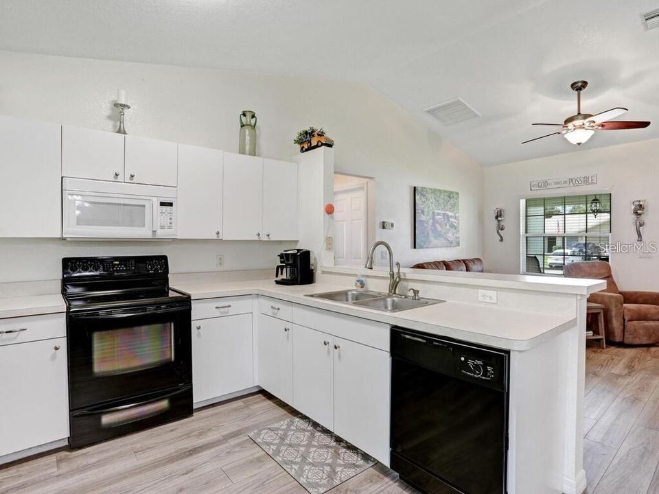 For Sale: $279,900 (3 beds, 2 baths, 1168 Square Feet)