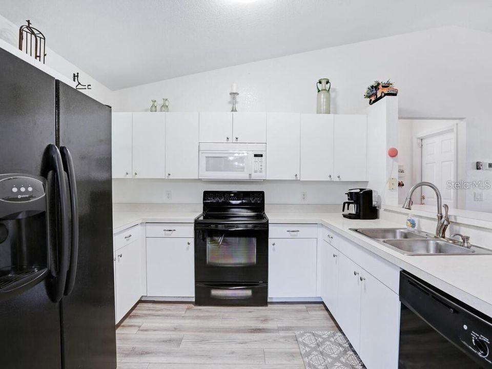 For Sale: $279,900 (3 beds, 2 baths, 1168 Square Feet)