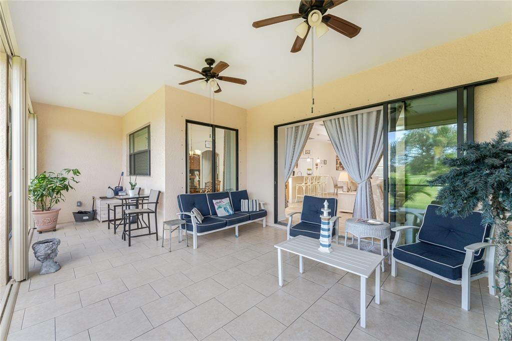 Plenty of space for entertaining on the lanai