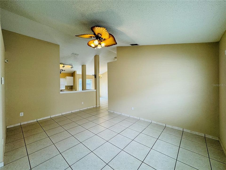 For Rent: $1,949 (3 beds, 2 baths, 1255 Square Feet)