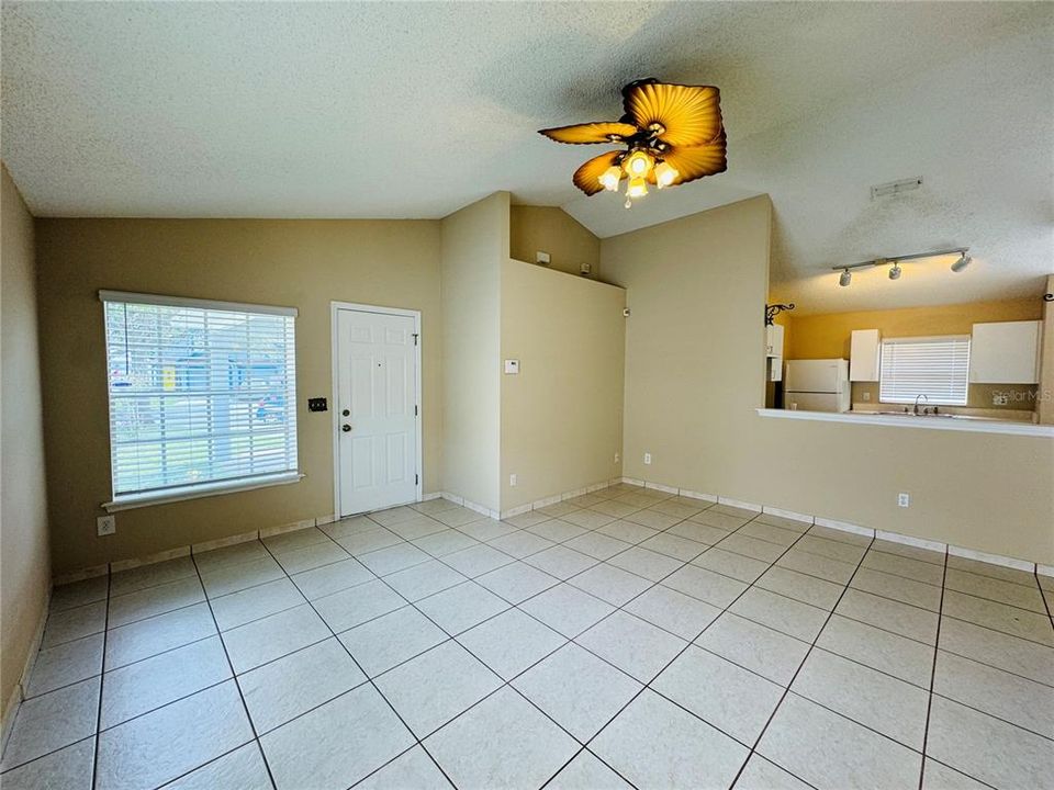 For Rent: $1,949 (3 beds, 2 baths, 1255 Square Feet)