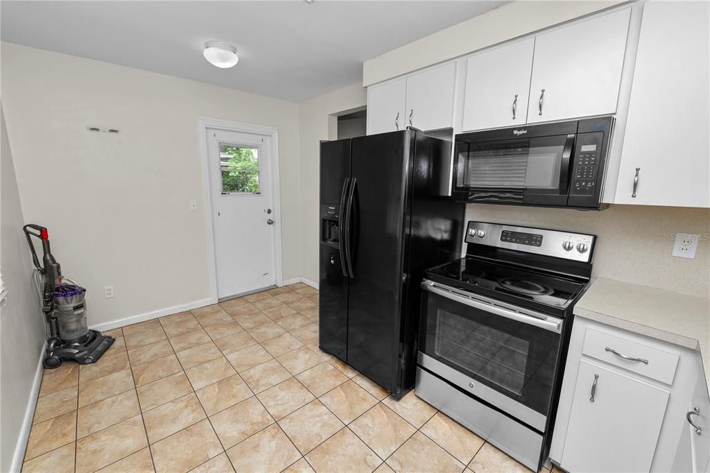 For Sale: $249,900 (3 beds, 1 baths, 875 Square Feet)