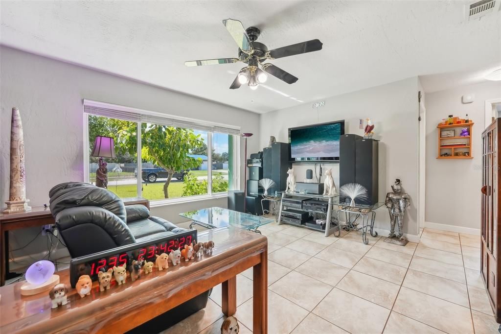 For Sale: $399,995 (3 beds, 2 baths, 1254 Square Feet)