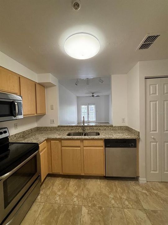 For Rent: $2,300 (3 beds, 2 baths, 1134 Square Feet)