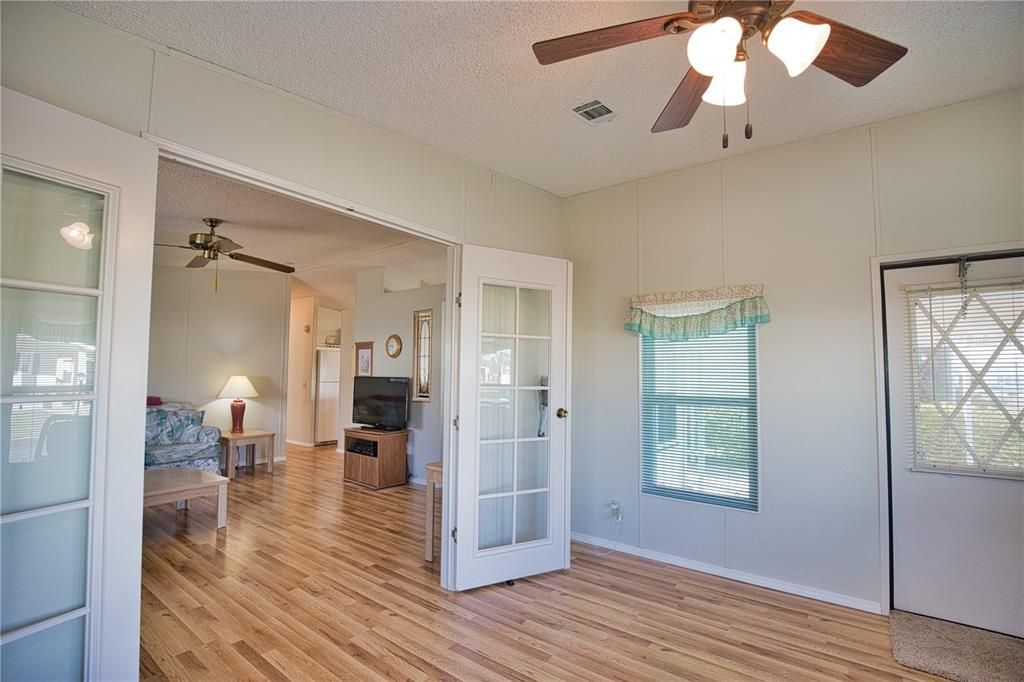 For Sale: $135,000 (2 beds, 2 baths, 1089 Square Feet)