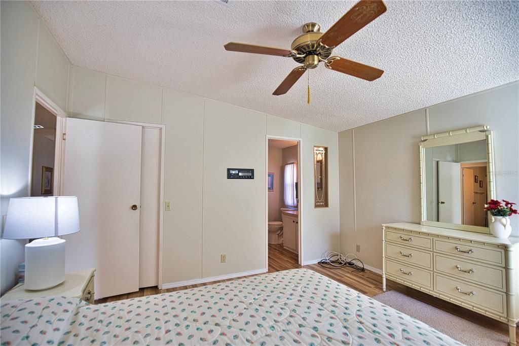 For Sale: $135,000 (2 beds, 2 baths, 1089 Square Feet)