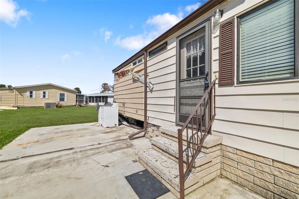 Active With Contract: $119,900 (2 beds, 2 baths, 1248 Square Feet)