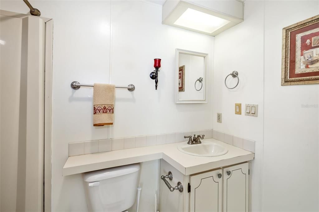 Active With Contract: $119,900 (2 beds, 2 baths, 1248 Square Feet)