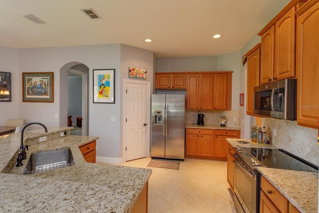 42 inch maple cabinets plus walk in pantry