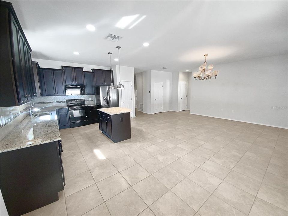 For Sale: $325,000 (3 beds, 2 baths, 1701 Square Feet)