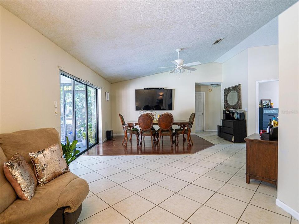 For Sale: $339,000 (3 beds, 2 baths, 1712 Square Feet)