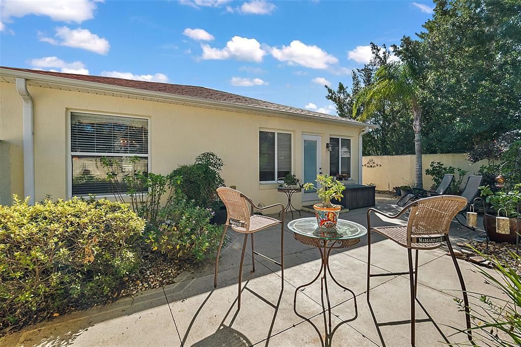 Active With Contract: $339,900 (2 beds, 2 baths, 1174 Square Feet)