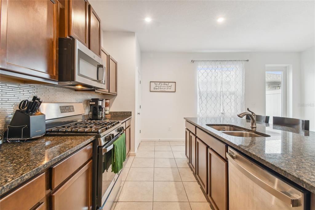 For Sale: $400,000 (3 beds, 2 baths, 1582 Square Feet)