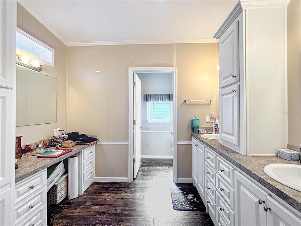 For Sale: $285,000 (3 beds, 2 baths, 1568 Square Feet)