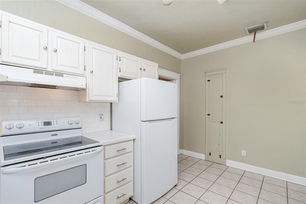 For Sale: $319,900 (2 beds, 1 baths, 1289 Square Feet)