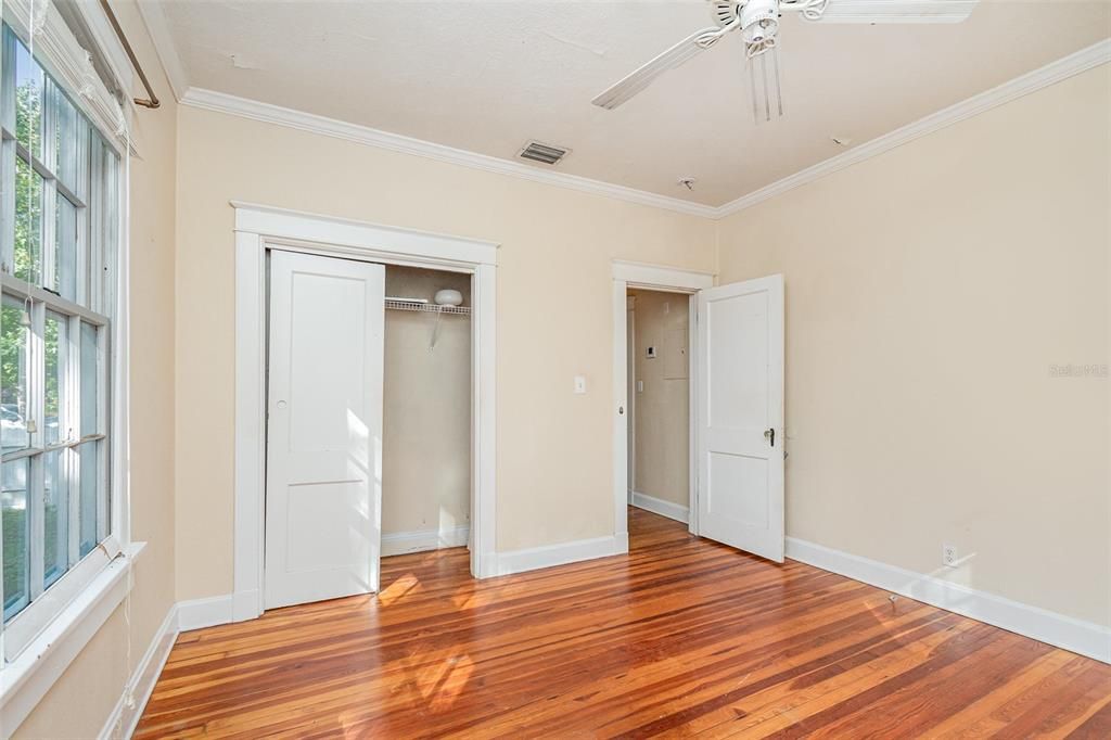 For Sale: $319,900 (2 beds, 1 baths, 1289 Square Feet)