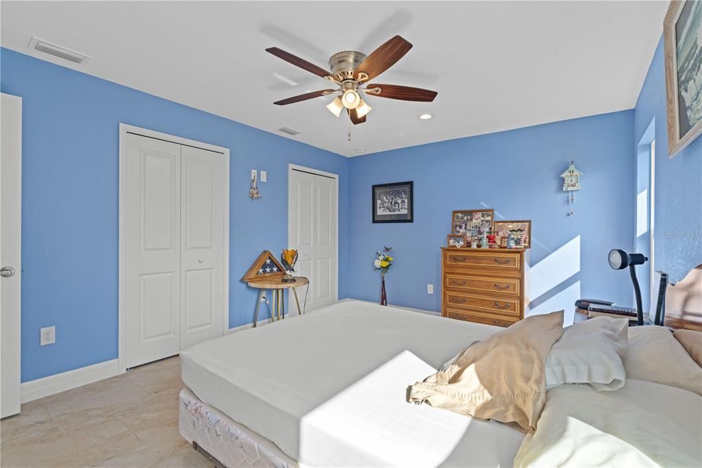 For Sale: $319,000 (1 beds, 1 baths, 783 Square Feet)