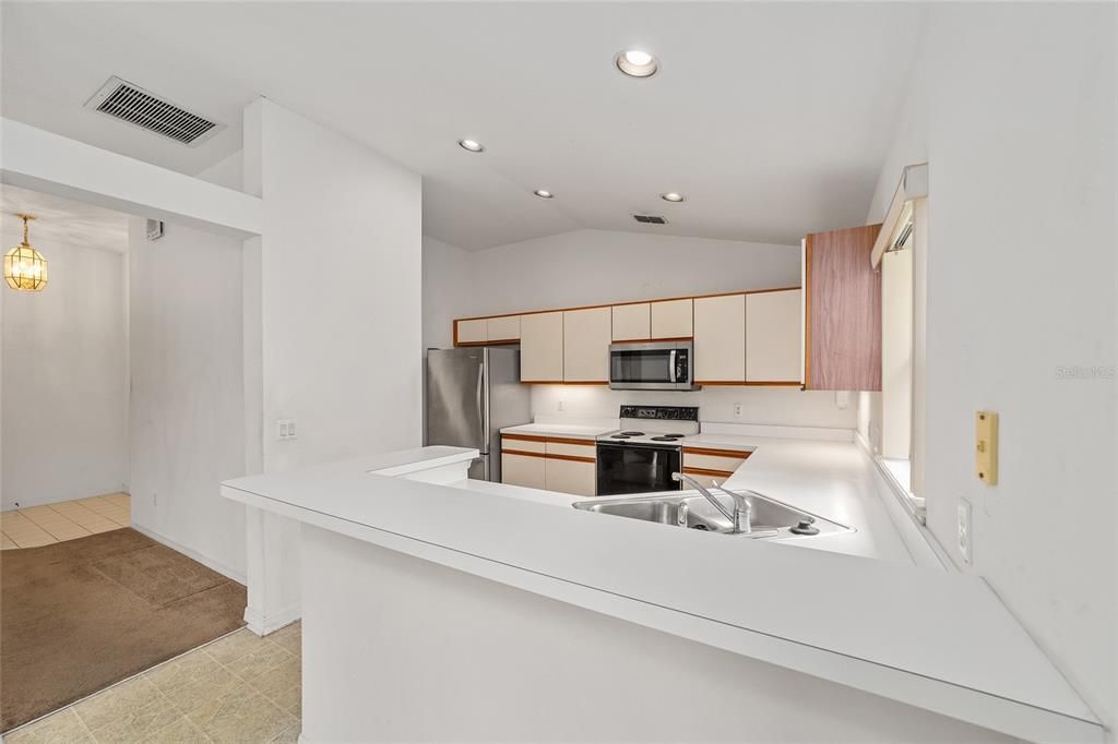 For Sale: $319,000 (2 beds, 2 baths, 1515 Square Feet)