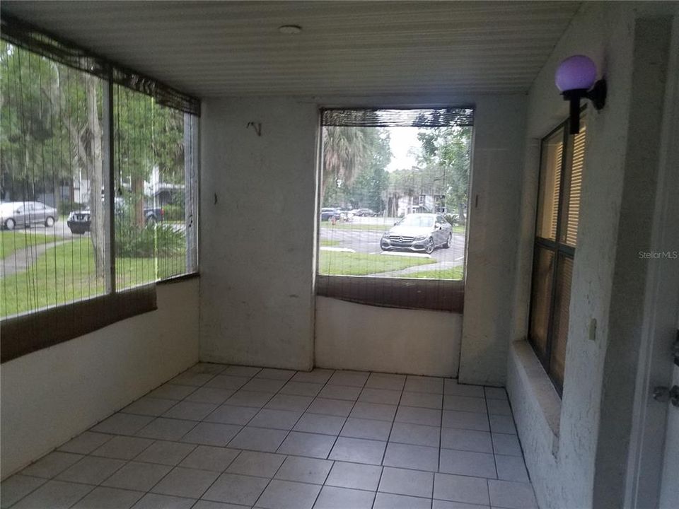 For Rent: $1,400 (2 beds, 2 baths, 912 Square Feet)