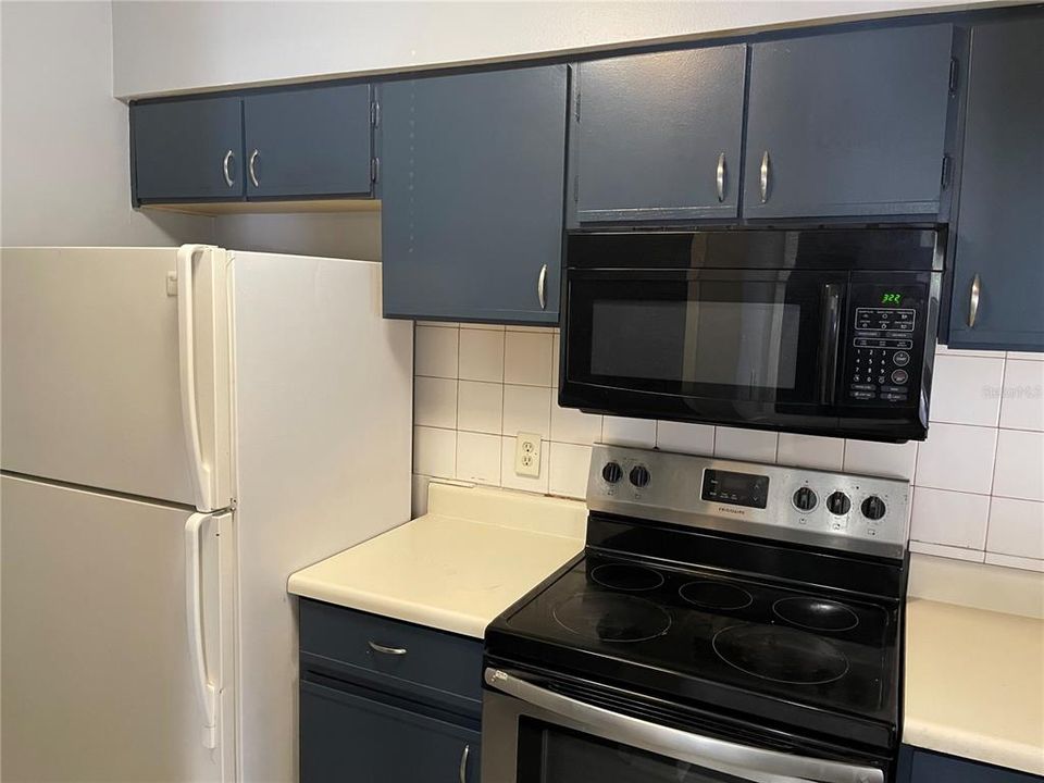 For Rent: $1,400 (2 beds, 2 baths, 912 Square Feet)