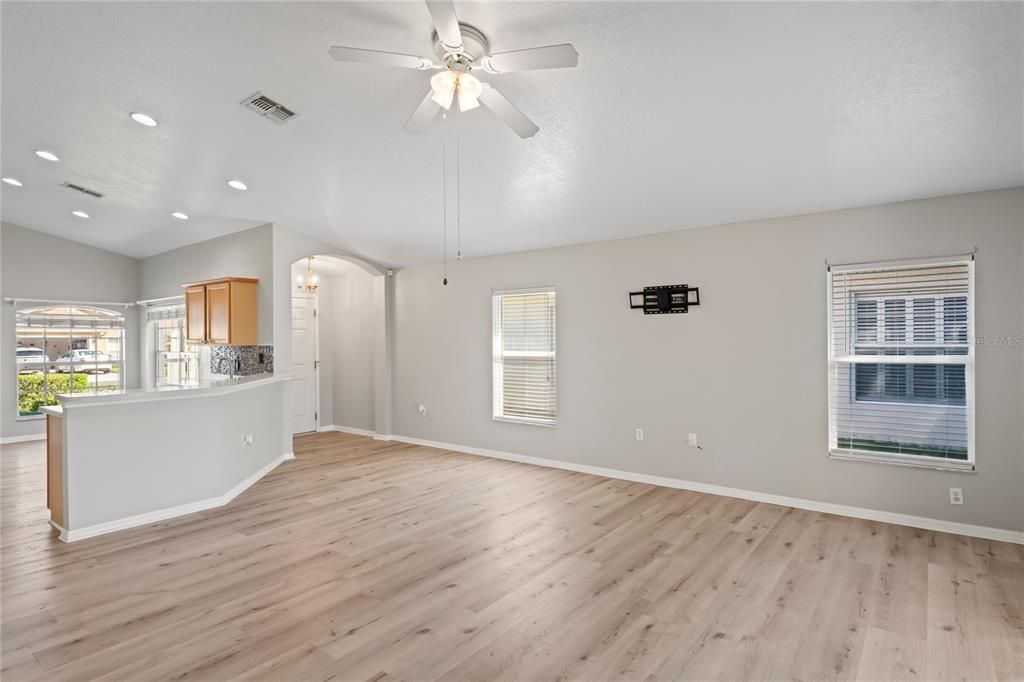 For Sale: $244,500 (2 beds, 2 baths, 1260 Square Feet)