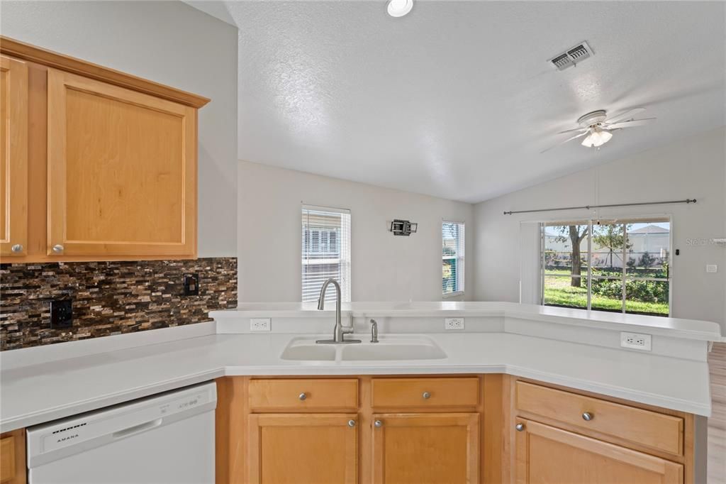 For Sale: $244,500 (2 beds, 2 baths, 1260 Square Feet)