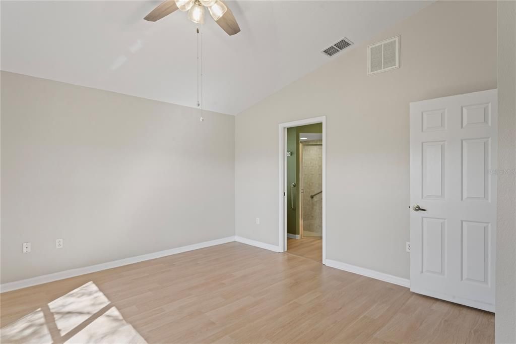 For Sale: $244,500 (2 beds, 2 baths, 1260 Square Feet)