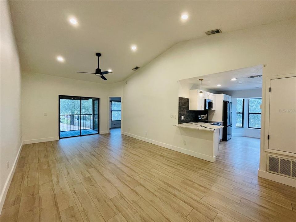 For Rent: $2,600 (3 beds, 2 baths, 1212 Square Feet)