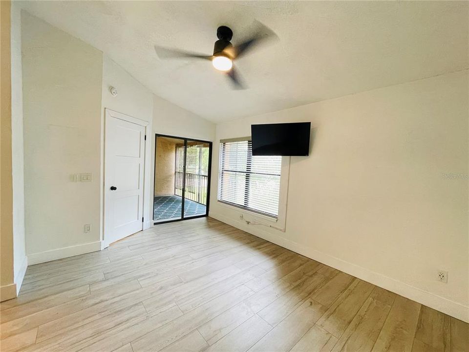 For Rent: $2,600 (3 beds, 2 baths, 1212 Square Feet)