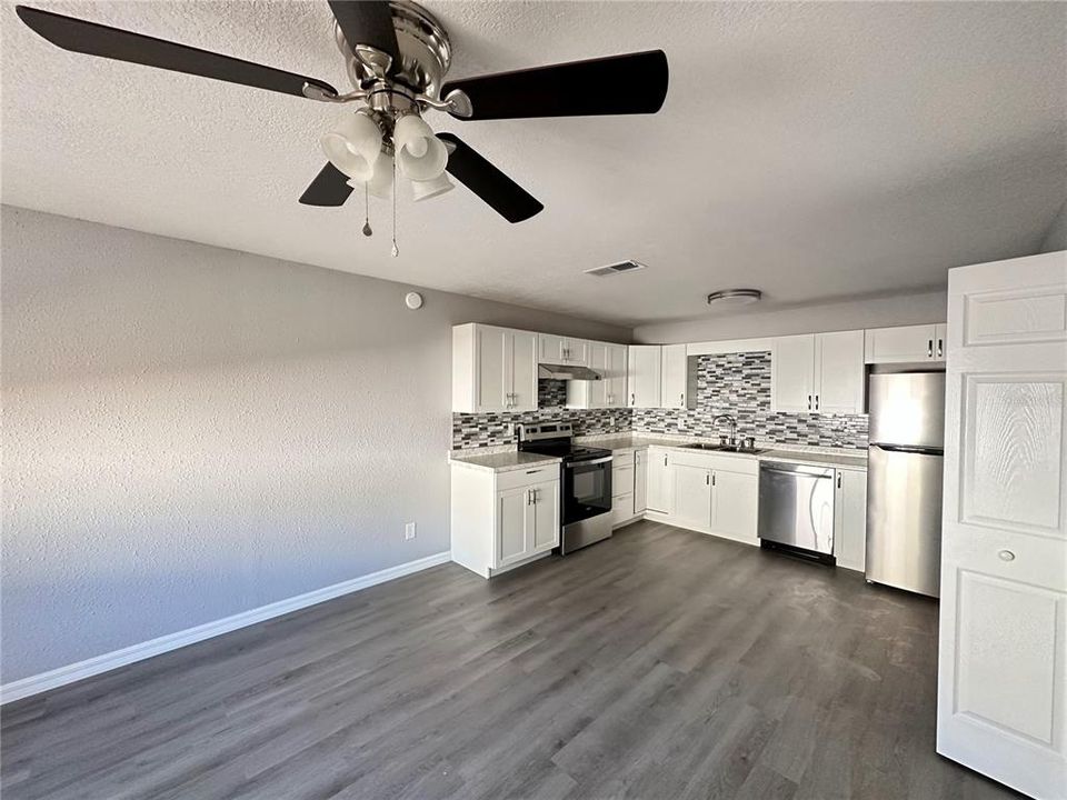 For Rent: $1,075 (2 beds, 1 baths, 770 Square Feet)