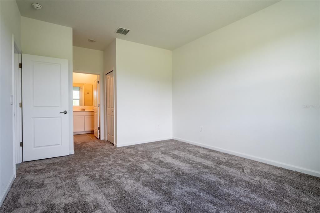 For Rent: $2,100 (3 beds, 2 baths, 1900 Square Feet)