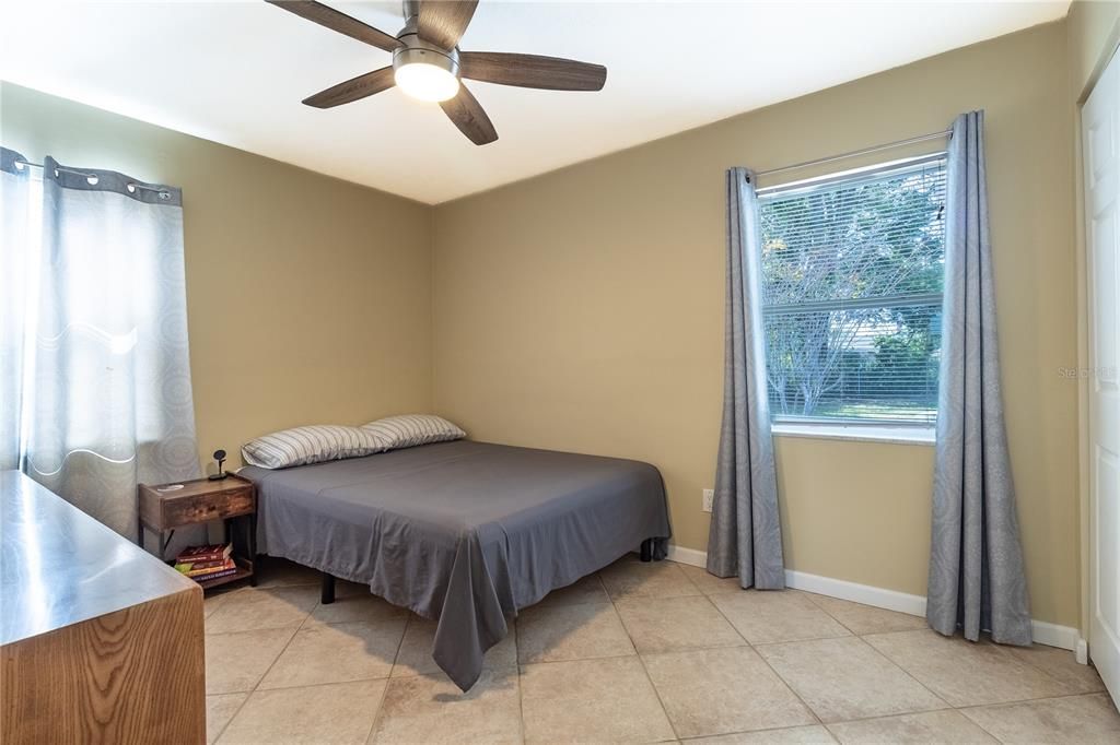 For Sale: $262,000 (2 beds, 1 baths, 812 Square Feet)